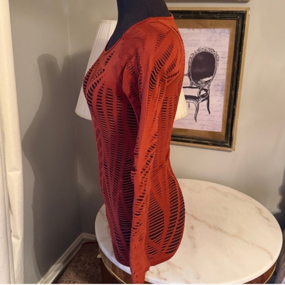 Alo Yoga Wanderer Seamless Ripped Long Sleeve - Rust - Small - Picture 6 of 11